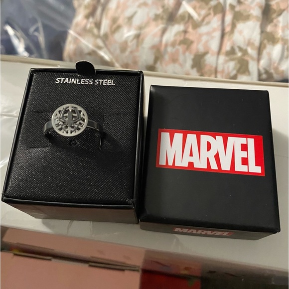 M6. Marvel Cut Out Spider Ovelapped on Web Petite Ring Stainless Steel Size 7 - Picture 6 of 6